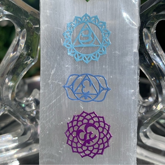 7 Chakras Selenite Wand Charging Plate Crystal Cleansing Etched Symbols 5.78" - Picture 4 of 9